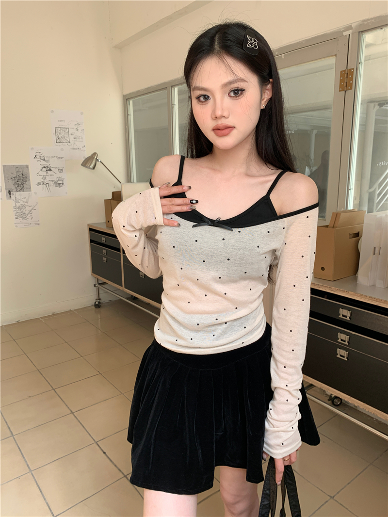 Actual shot of Pure Desire Slim-fitting one-line collar micro-permeable dot bottoming high-neck inner T-shirt