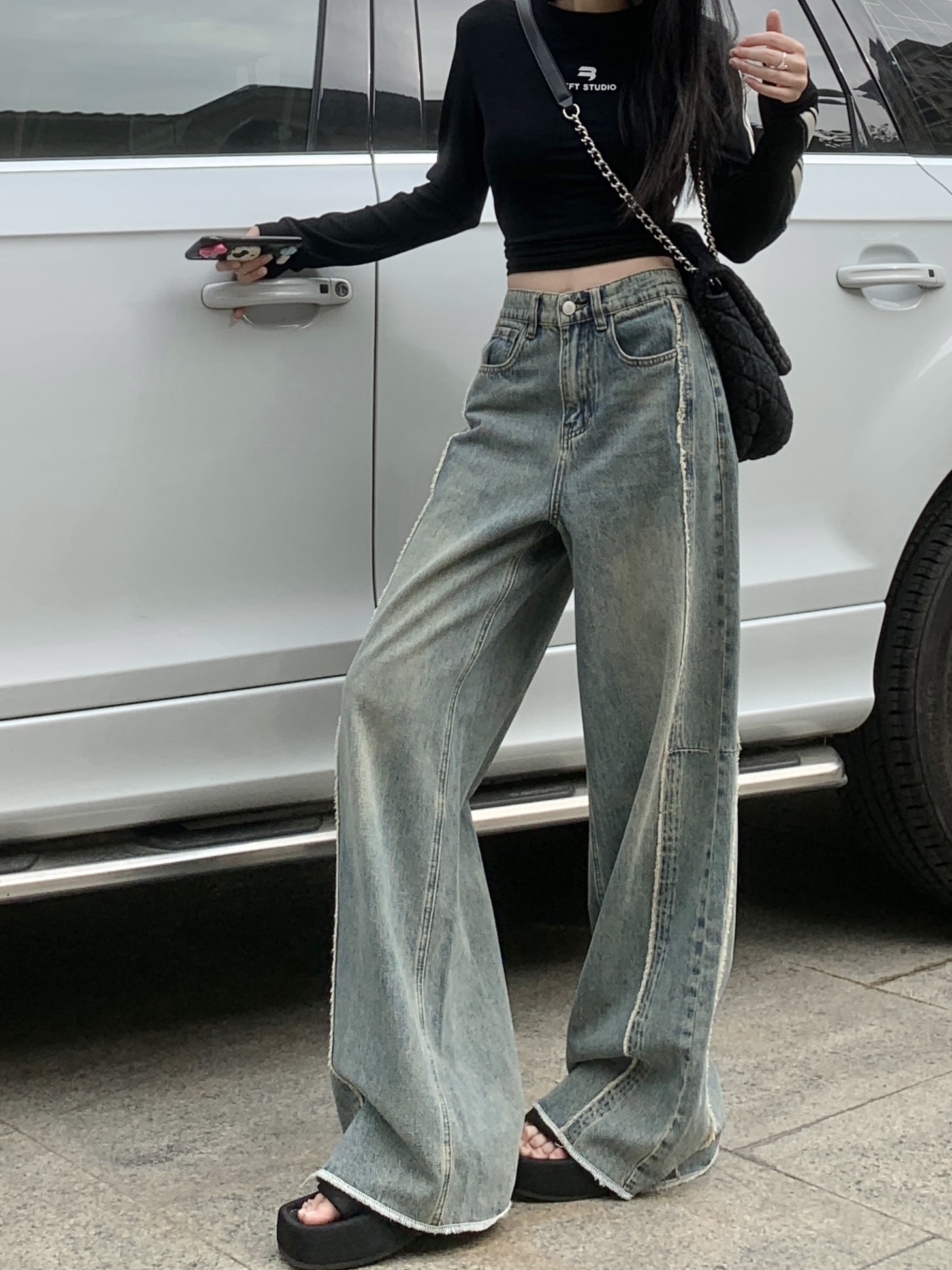 Real shot of wide leg raw edge elastic waist straight jeans