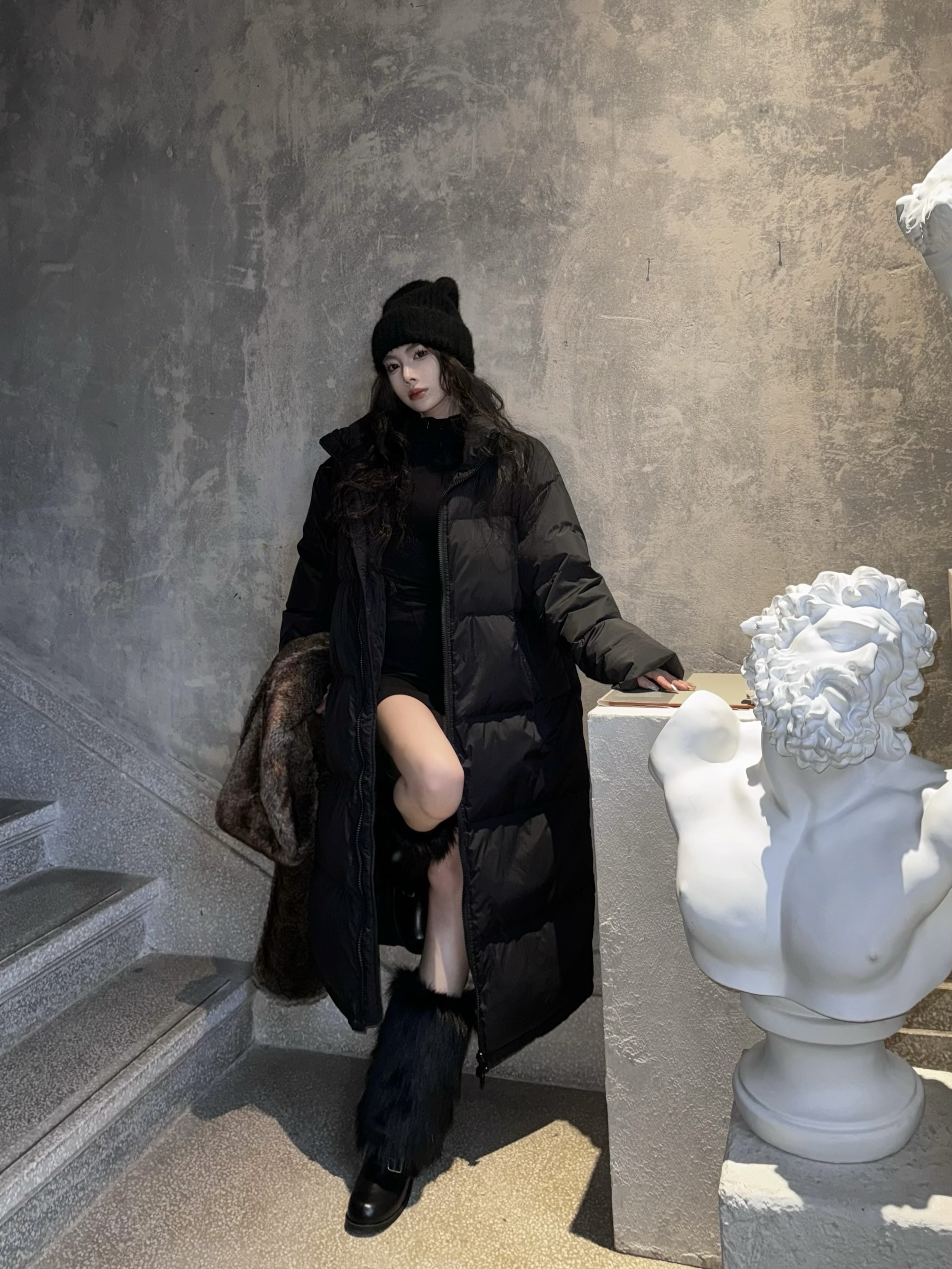 Actual shot of elegant mid-length black cotton jacket, fashionable and high-end, thick and warm cotton jacket