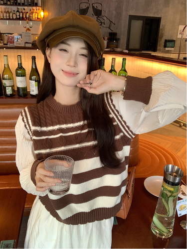 Real shot of early spring Korean chic striped sweater vest with lantern sleeves fake two-piece top