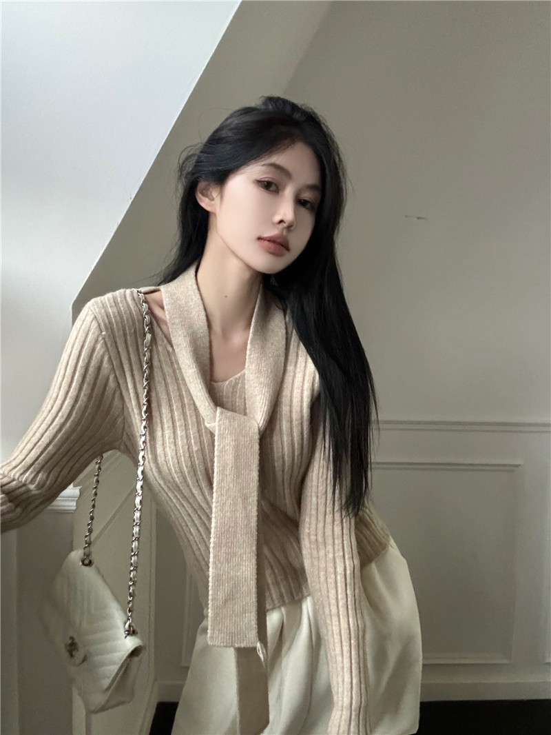 Actual shot of Korean age-reducing knitted sweater for women in spring, slimming, soft and waxy long-sleeved top