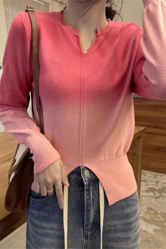 Real shot of autumn and winter color-blocked gradient V-neck sweater for women's age-reducing loose short knitted sweater top ins