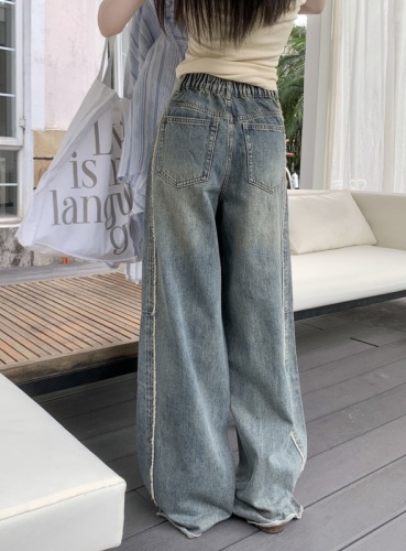 Real shot of wide leg raw edge elastic waist straight jeans