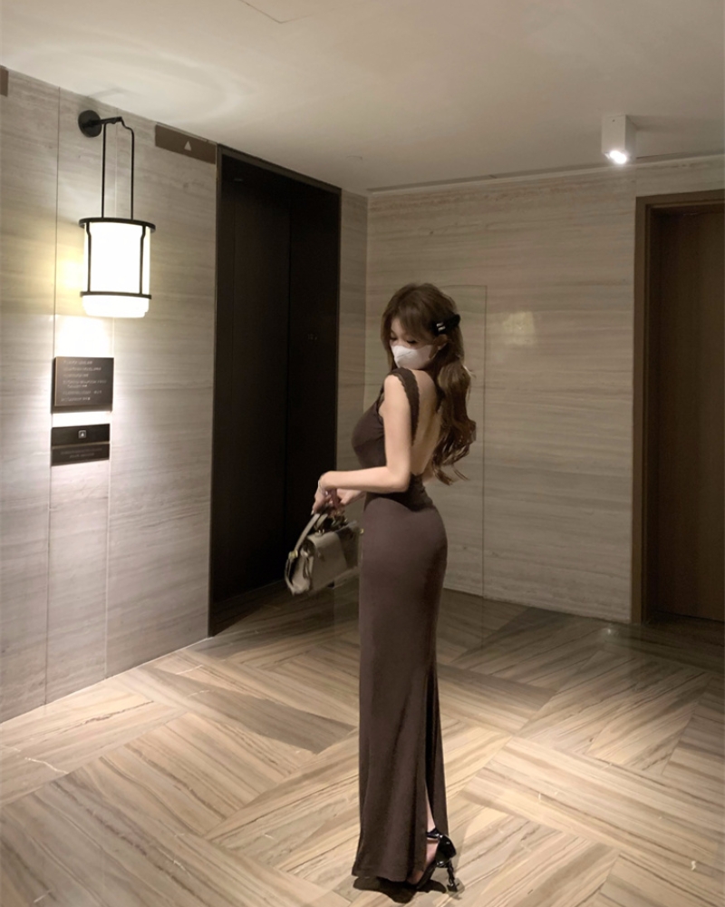 Actual shot of new spring slim-fitting backless slit suspender dress and elegant long skirt