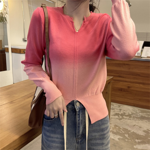 Real shot of autumn and winter color-blocked gradient V-neck sweater for women's age-reducing loose short knitted sweater top ins