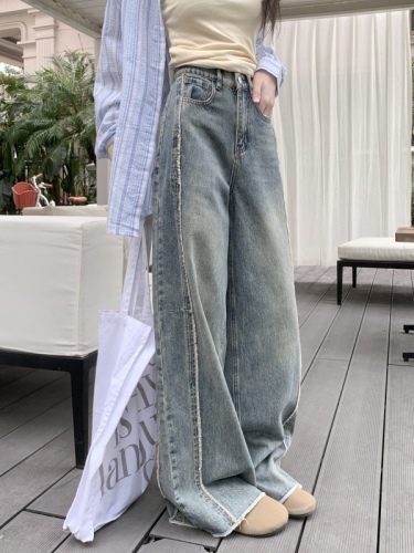 Real shot of wide leg raw edge elastic waist straight jeans