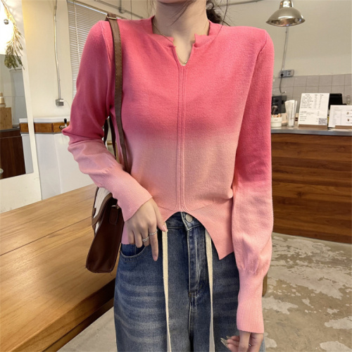 Real shot of autumn and winter color-blocked gradient V-neck sweater for women's age-reducing loose short knitted sweater top ins