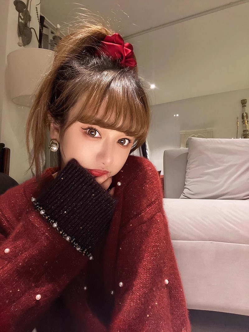LANGBOOM, full of atmosphere, raccoon velvet bling handmade beaded lady sweater with super beautiful pearls