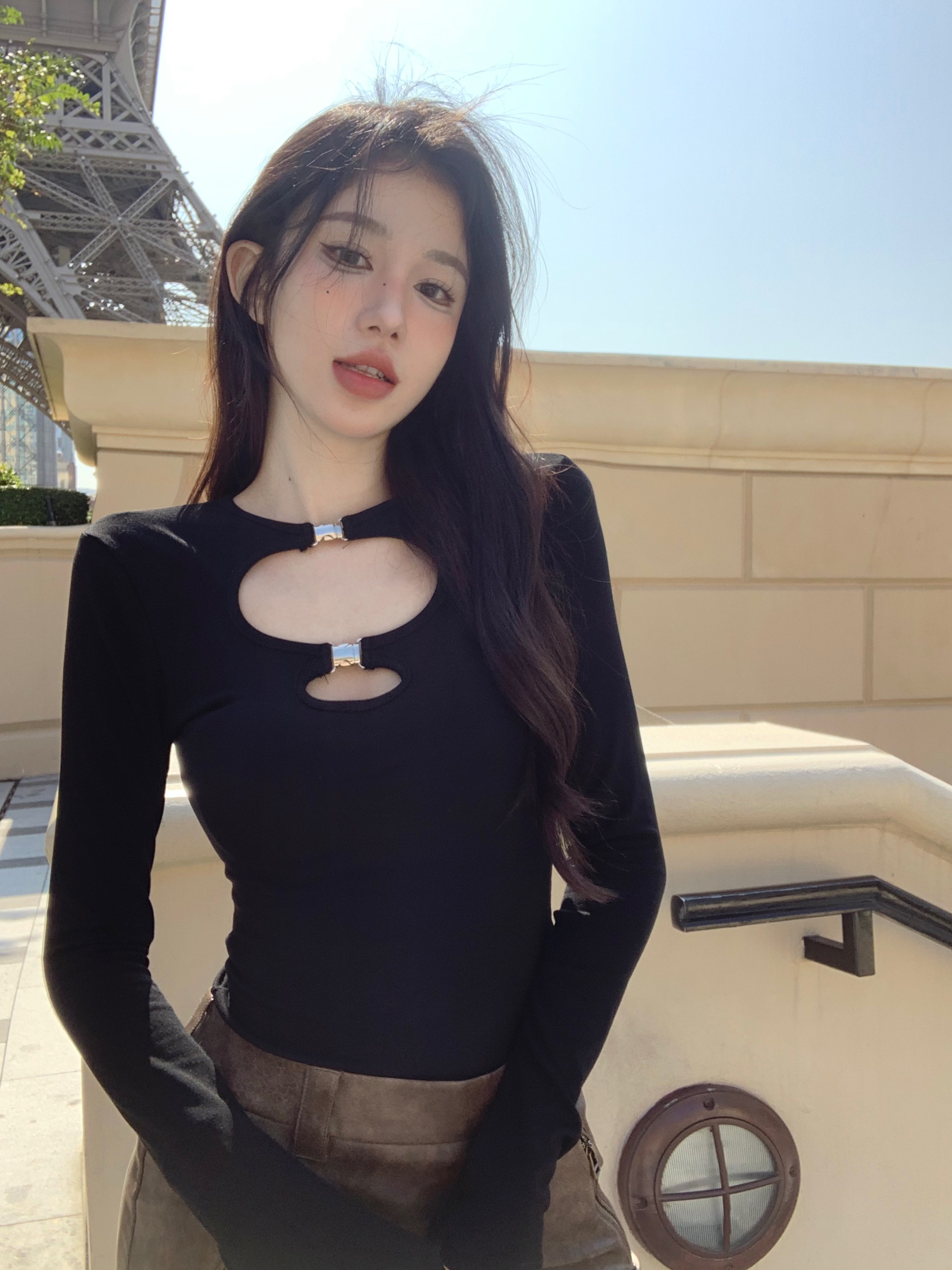 Actual shot of Heart of the Blue Sea European and American hotties long-sleeved slim round neck hollow top with pure lust atmosphere