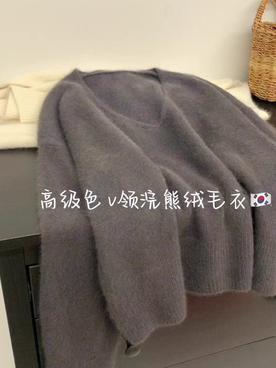 灰色浣熊絨毛衣女秋冬軟糯套頭慵懶風外穿V領針織衫加厚內搭上衣