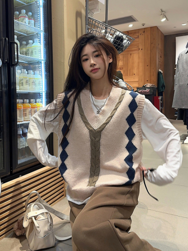 Actual shot~Apricot v-neck jacquard knitted vest sweater early spring new style