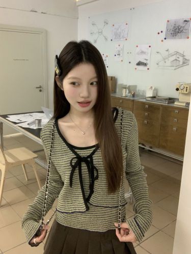 Actual shot of three standard two-piece striped sweaters for women, slim-fitting layered suspender cardigan short tops