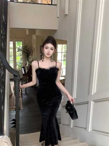 Actual shot of autumn and winter bottoming velvet suspender mid-length dress