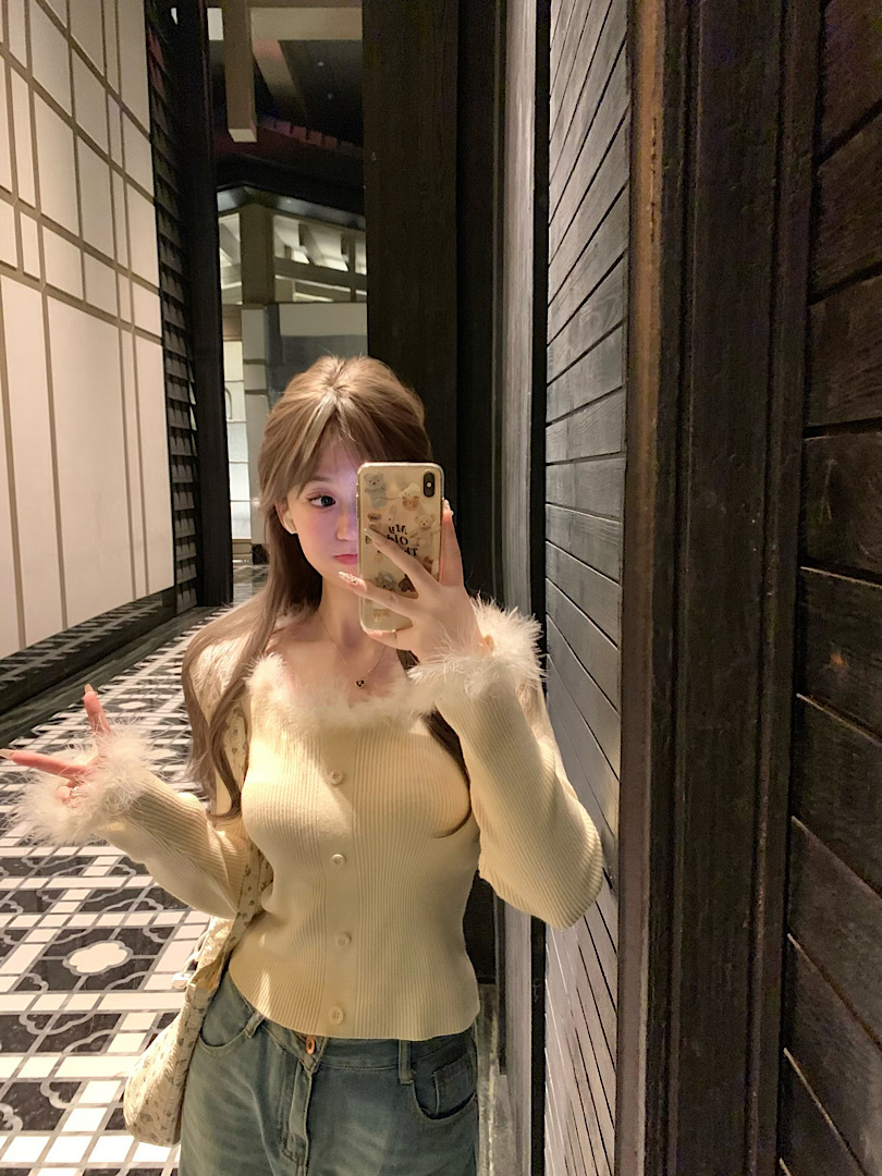 實拍 毛領紐扣氛圍感聚會內搭必備奶杏上衣