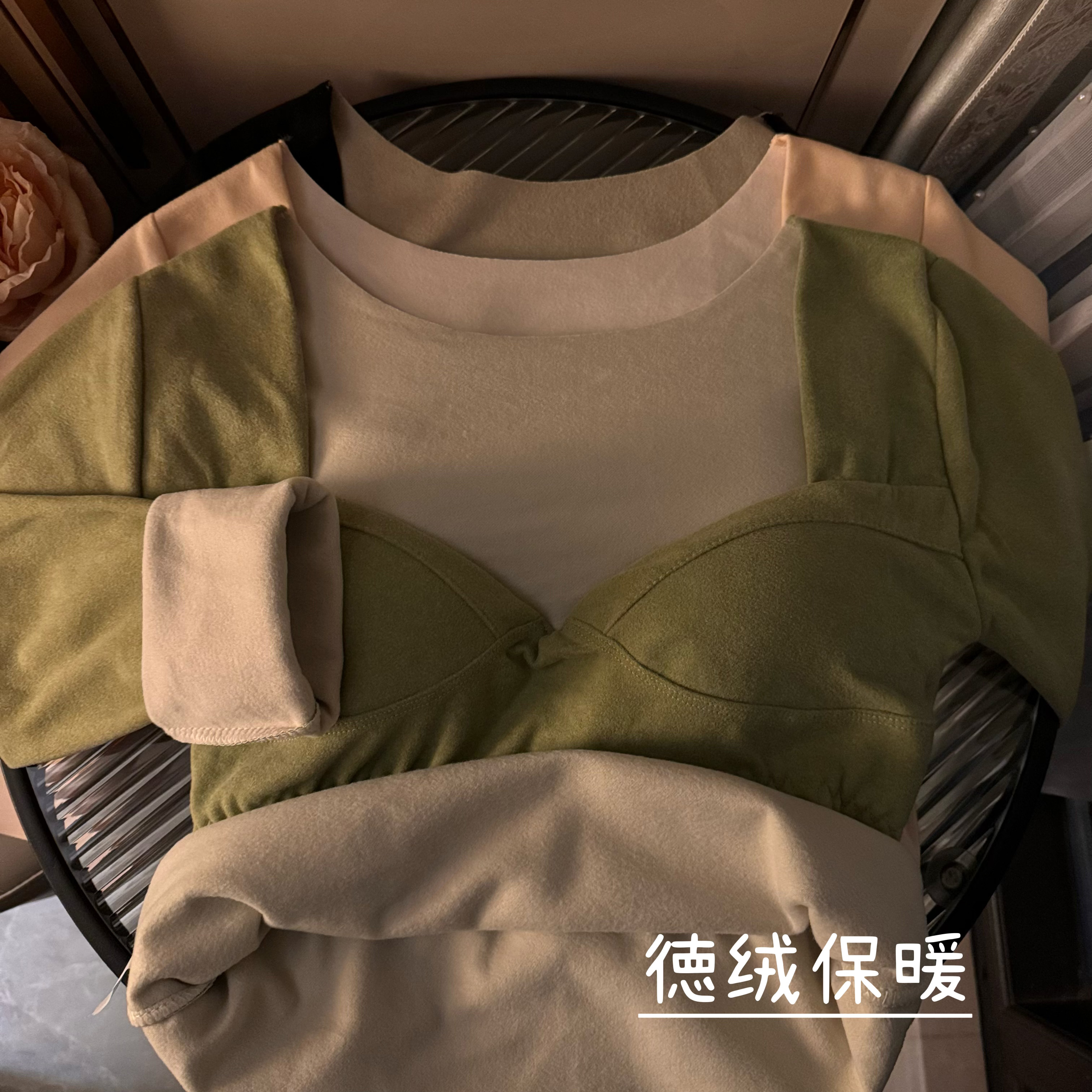 實拍德絨發熱保暖內衣女緊身上衣加絨加厚帶胸墊低領內搭打底