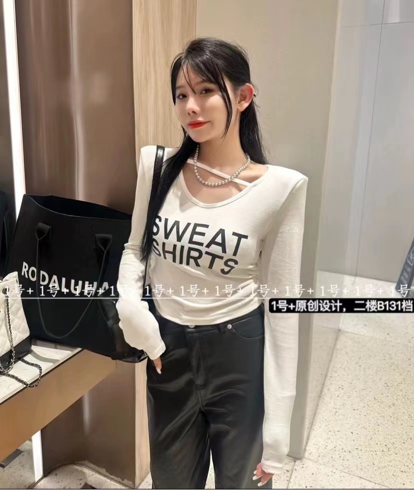 字母印花T恤女春秋2024洋氣短款內搭褶皺收腰鏤空打底衫上衣
