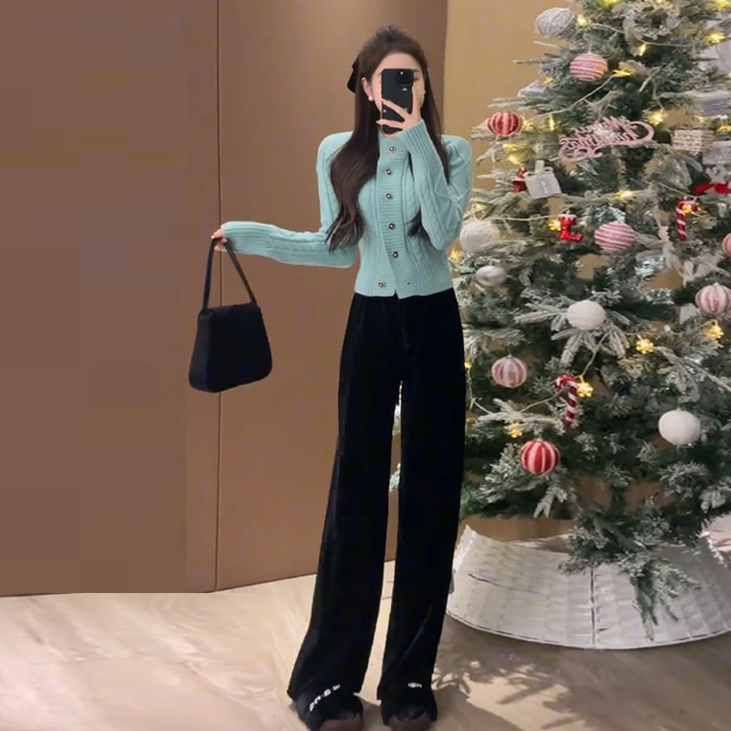 Small short sweater women's autumn and winter new thickened inner top knitted cardigan high-end