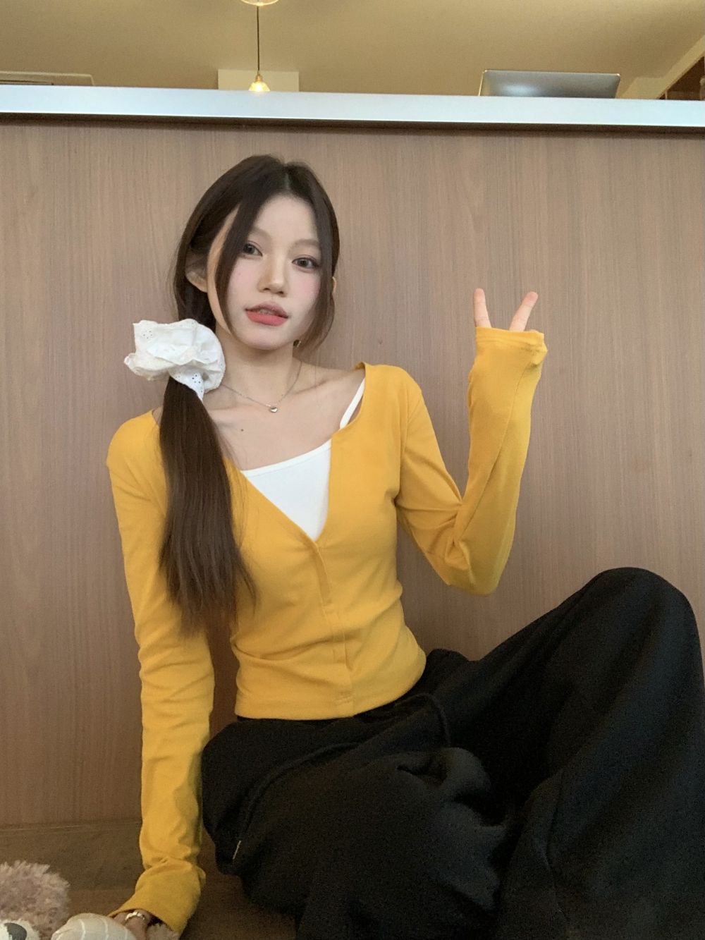 Real shot of three standard and fake two-piece short hottie bottoming shirt for women with T-shirt and long-sleeved top