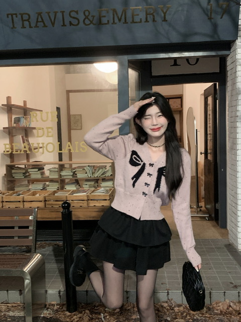 Actual shot of the new pink V-neck ink dot bow knitted short sweater ➕ cake skirt