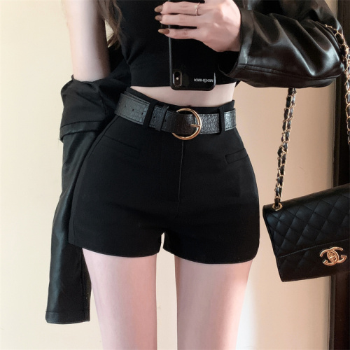Real shot of black high-waisted casual shorts hot girl sexy hot pants boot pants slim pants paired with leggings