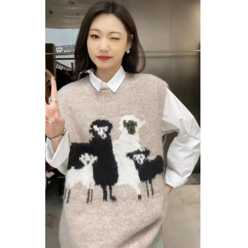 Korean style lazy style round neck cartoon lamb vest for women autumn and winter new retro jacquard knitted waistcoat outer vest