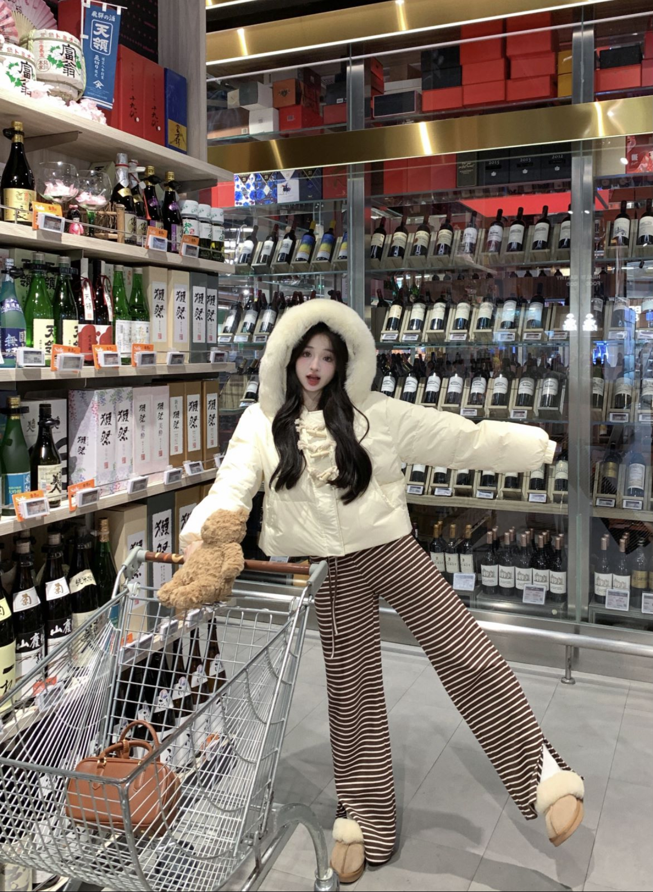 Real shot of Xiaoou Baobao jacket with fox fur collar, short down jacket, warm short coat, drapey versatile pants