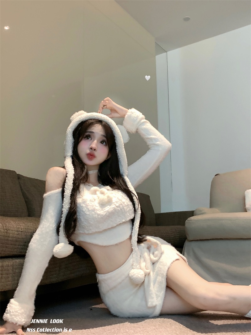 Real shot of lamb milk cake. This year's popular beautiful suit skirt two-piece suit women's plush suspender skirt