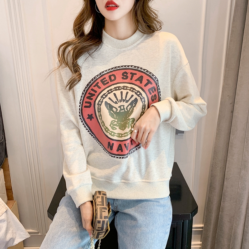 Actual shot of 2024 early spring retro badge cream high street fashion street couple jerry pullover round neck sweatshirt