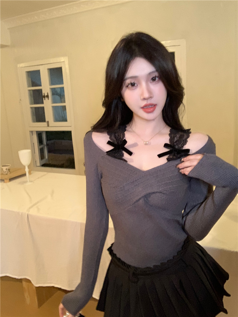 Real shot of New Year's red and holiday two-piece lace splicing long-sleeved sweater waist sweet hot girl top