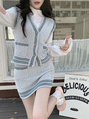 Real shot of v-neck contrasting color knitted vest for women + high-waist slimming butt-covering skirt two-piece set