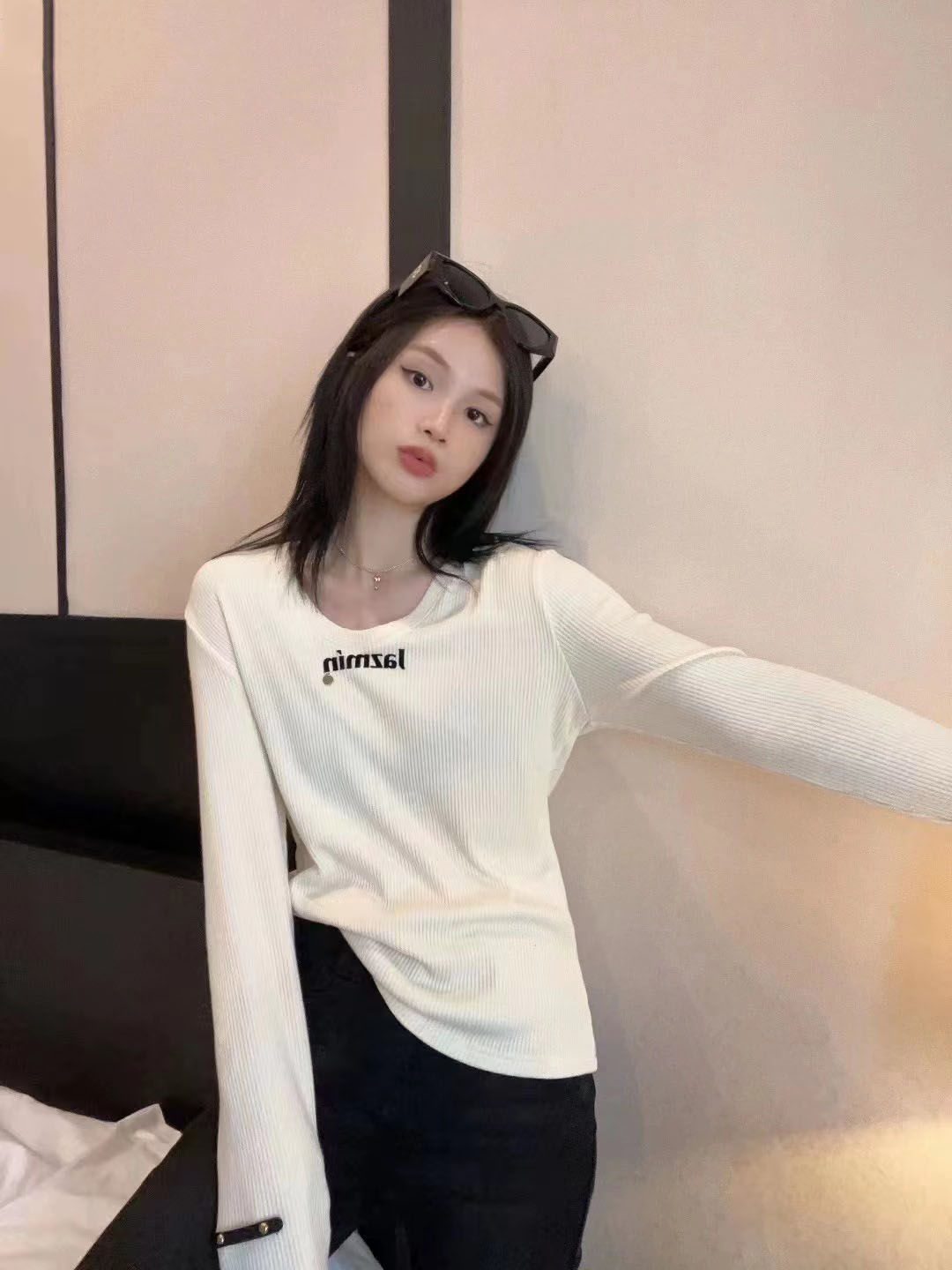 2024 Early Autumn New Style Round Neck Slim Fit Design Inner Long Sleeve Shirt Lettering Fashionable Versatile T-Shirt for Women