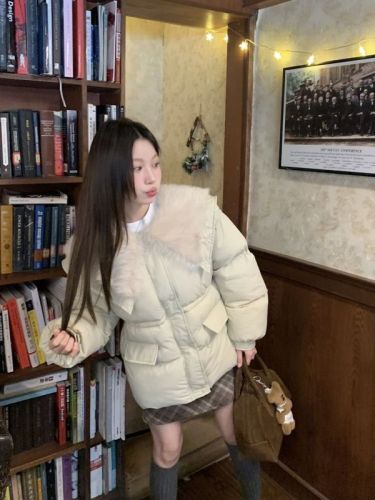 Real shot of three-standard small waisted furry warm cotton jacket for women