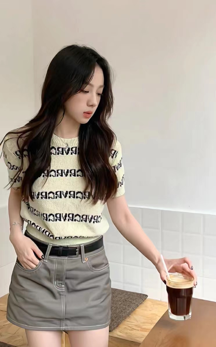 新款歐貨高級感設計感小眾別致獨特上衣黃色字母針織t恤女夏