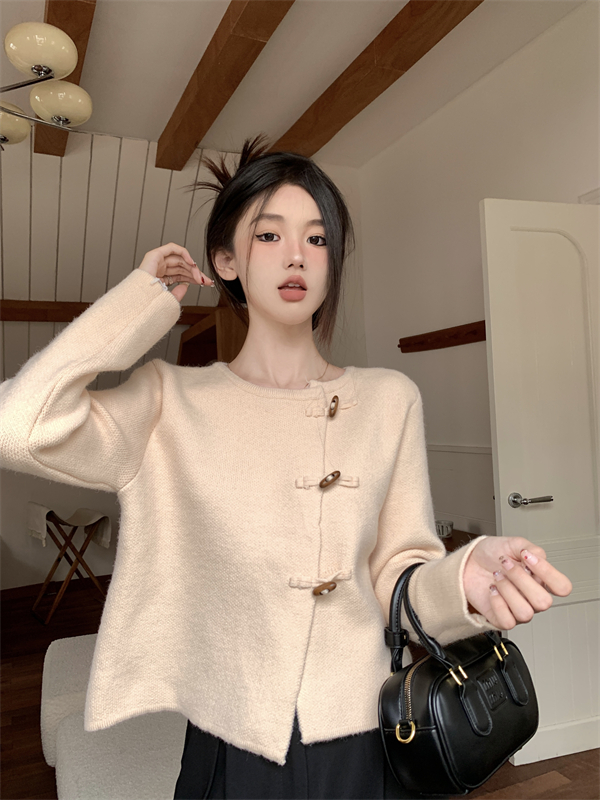 實拍甜美長袖針織衫女裝早春新款單排扣短款顯瘦別致開衫