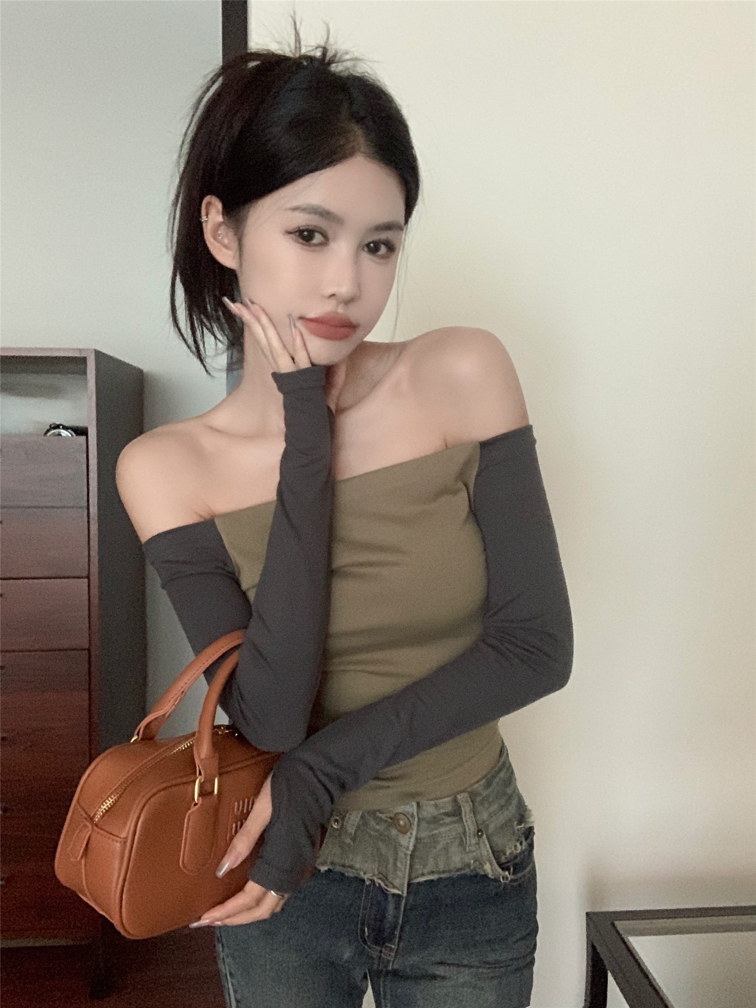 Real shot~ Hot girl's pure lust style inner top, one-shoulder long-sleeved raglan T-shirt, tight-fitting leaky shoulder bottoming shirt