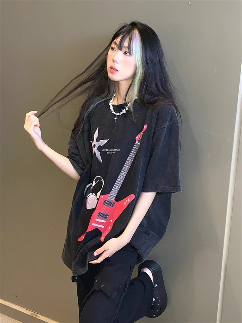 220克精梳緊密賽洛水洗黑美式趣味吉他印花短袖T恤