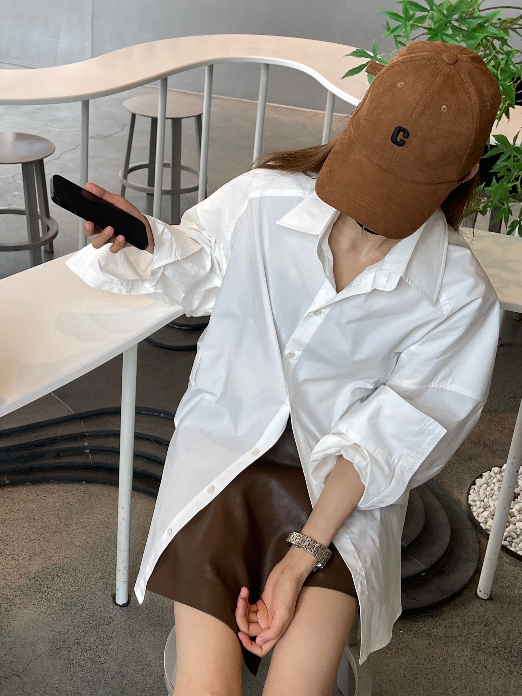 港風oversize白色襯衫女中長韓版寬鬆長袖上衣不規則外搭防曬襯衣
