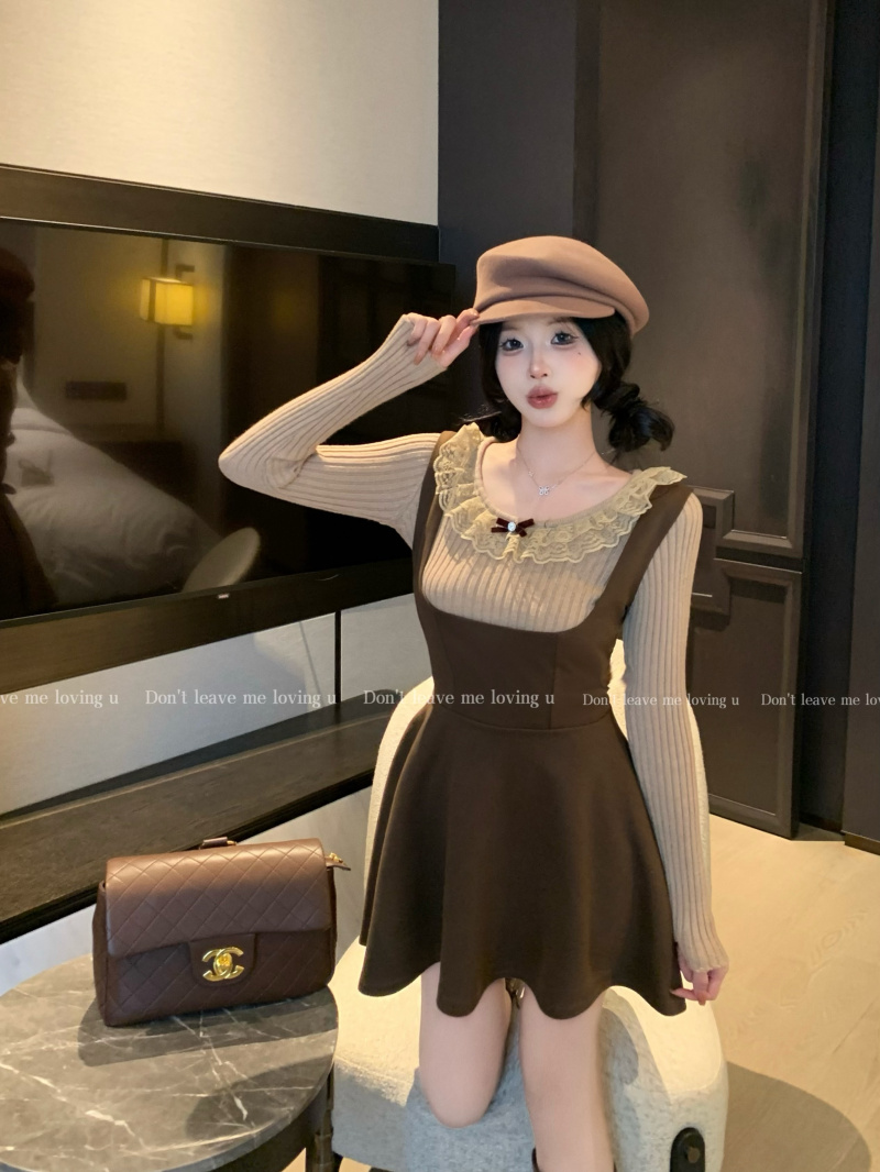 實拍 偵探貝兒/秋冬內搭蕾絲打底衫卡其色斗篷背帶連衣裙套裝
