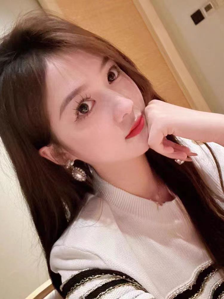 白色條紋短袖正肩t恤女夏季新款薄款冰絲針織衫洋氣減齡上衣