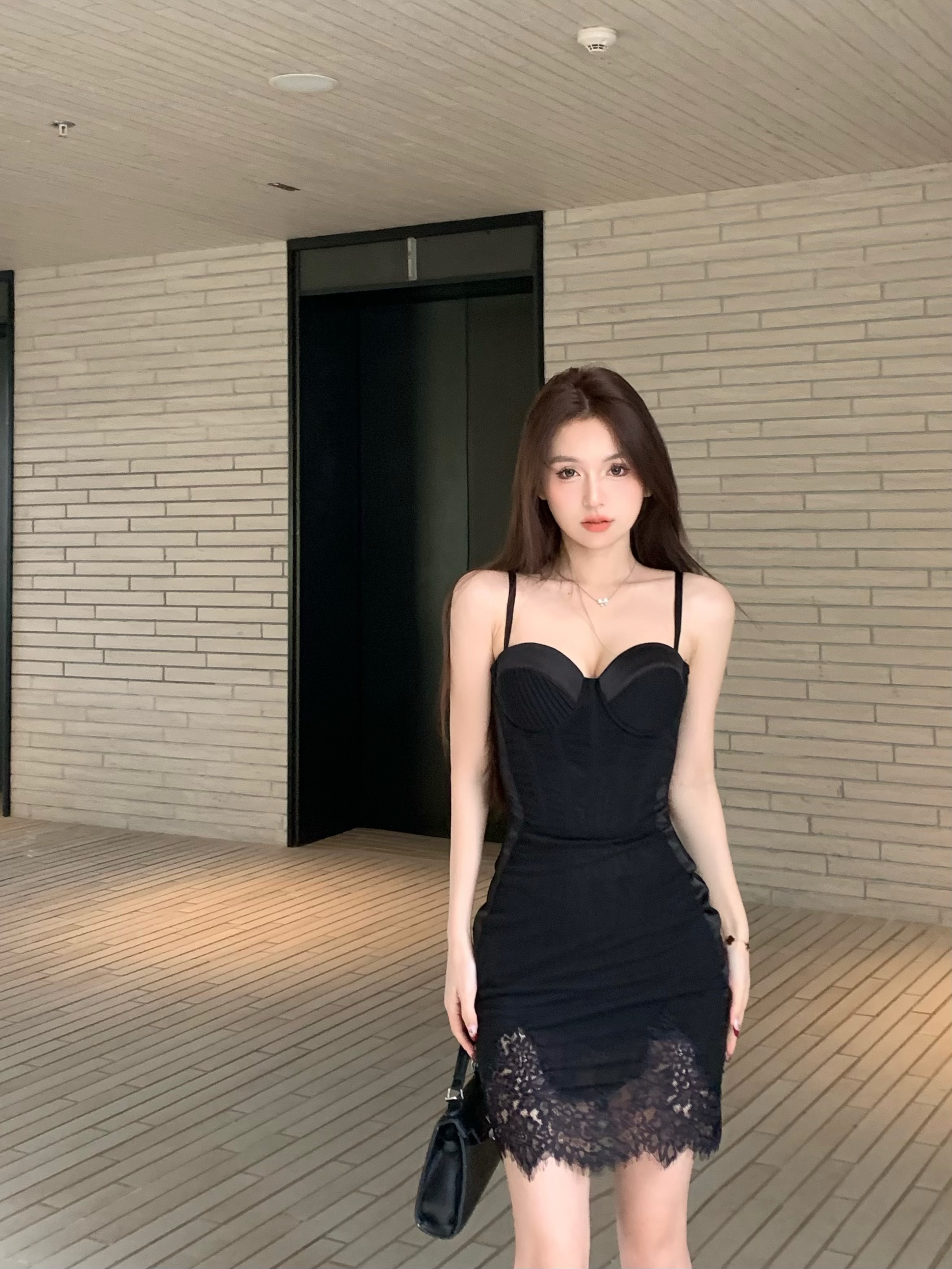 Real shot of niche sexy suspender tube top dress Maillard fishbone slimming tight dress hip-covering skirt