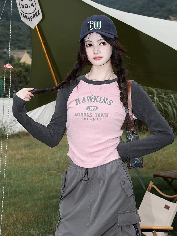 梅子熟了霍金斯美式撞色插肩袖印花絨感修身T 長短袖2版