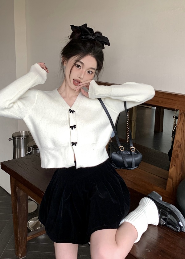 Actual shot of new spring V-neck bow chic knitted cardigan short jacket