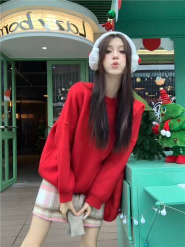 Actual shot of new retro red white sweetheart Christmas atmosphere loose sweater