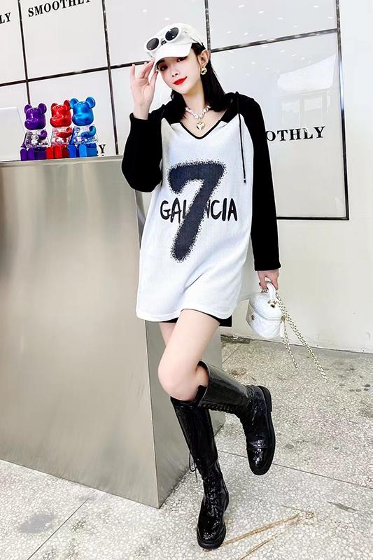 Large size fat mm loose hooded V-neck long-sleeved T-shirt women's autumn new design niche versatile top