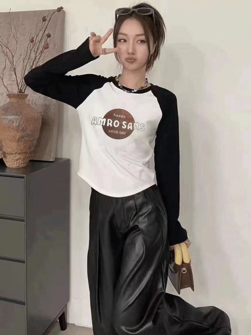 Letter printed contrasting color bottoming shirt for women in winter new style fashionable age-reducing style inner long-sleeved T-shirt