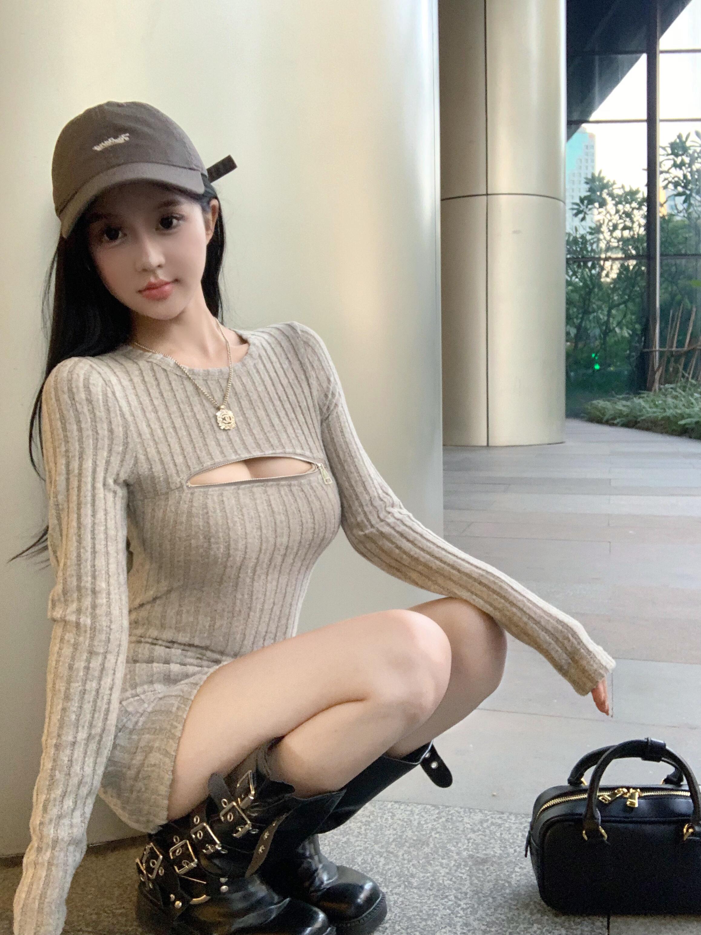 Real shot of round neck zipper small design, unique and sexy slim fit long-sleeved hip-covering dress