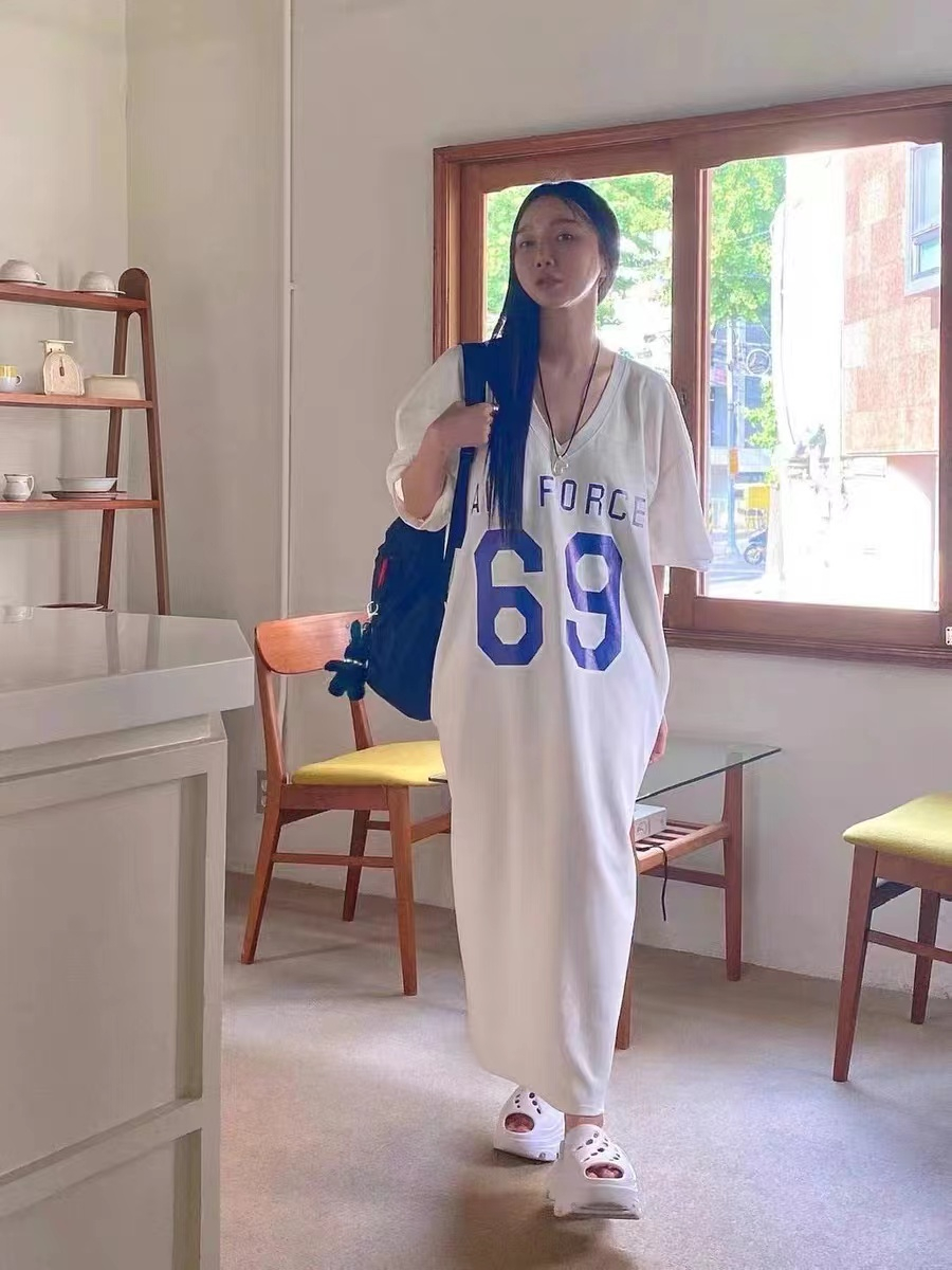 白色字母印花連衣裙女裝夏季設計感小眾慵懶風寬鬆顯瘦T恤長裙子