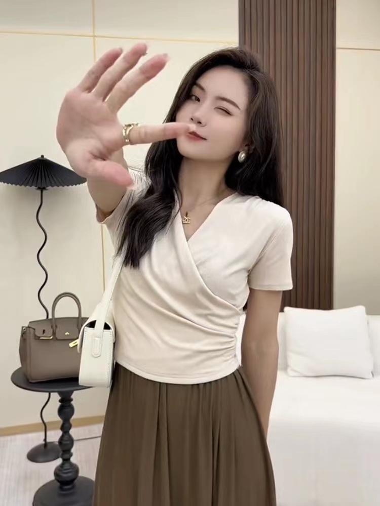 V-neck right shoulder short-sleeved T-shirt for women 2024 new summer cross design niche slimming short top for women