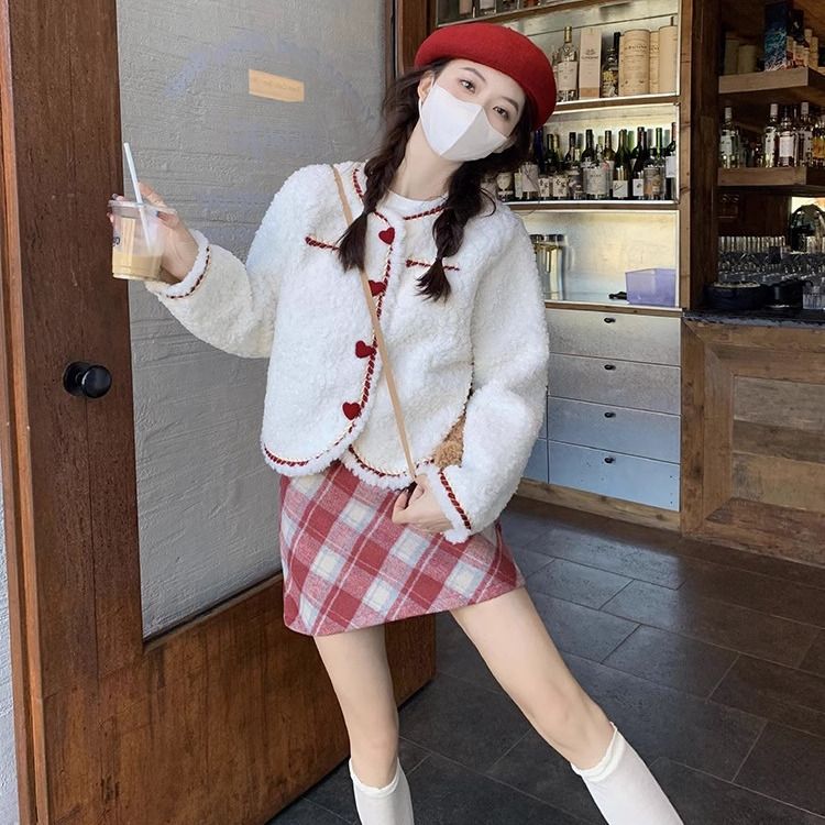 仿羊羔毛外套女秋冬新款甜美法式設計感愛心紐扣短款長袖上衣