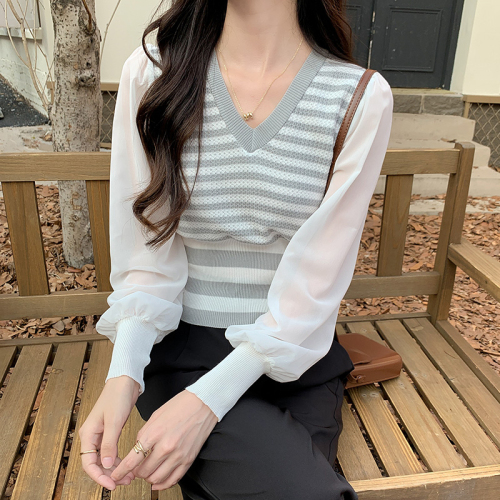 Real shot of striped sweater, v-neck long-sleeved T-shirt, bottoming shirt, 2024 new thin short spring and autumn